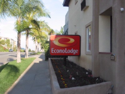 Econo Lodge - 