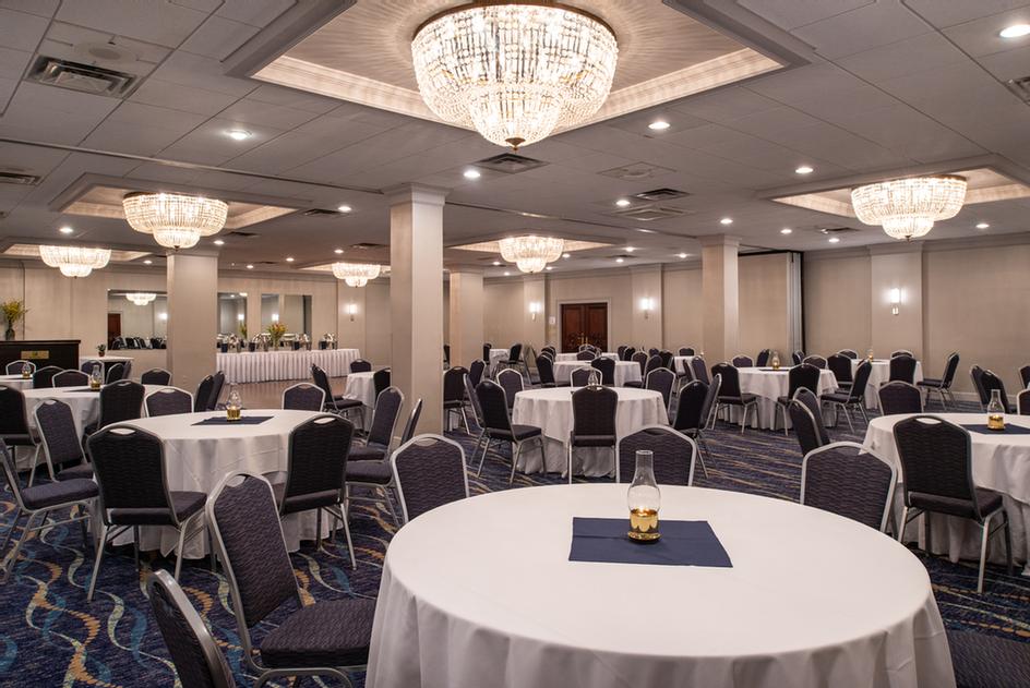 Holiday Inn Concord - Lobby