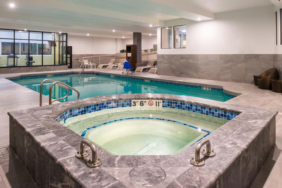 Holiday Inn Concord - Front Desk