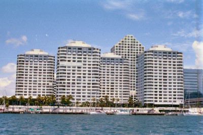 Four Ambassadors Condo Suites Hotel - 