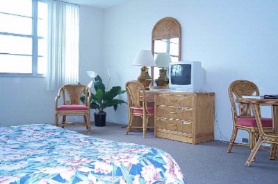 Four Ambassadors Condo Suites Hotel - 