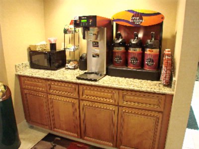 Comfort Inn Utica - 24-hour Coffee & Tea Available
