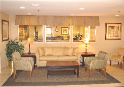 Comfort Inn Utica - Spacious Lobby Seating Area