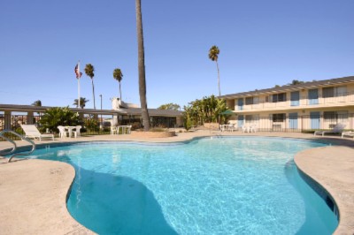 Travelodge Santa Maria - Heated Pool
