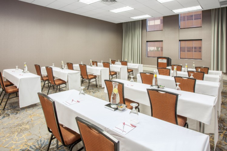 Holiday Inn & Suites Minneapolis Airport - New Desk And Desk Chair