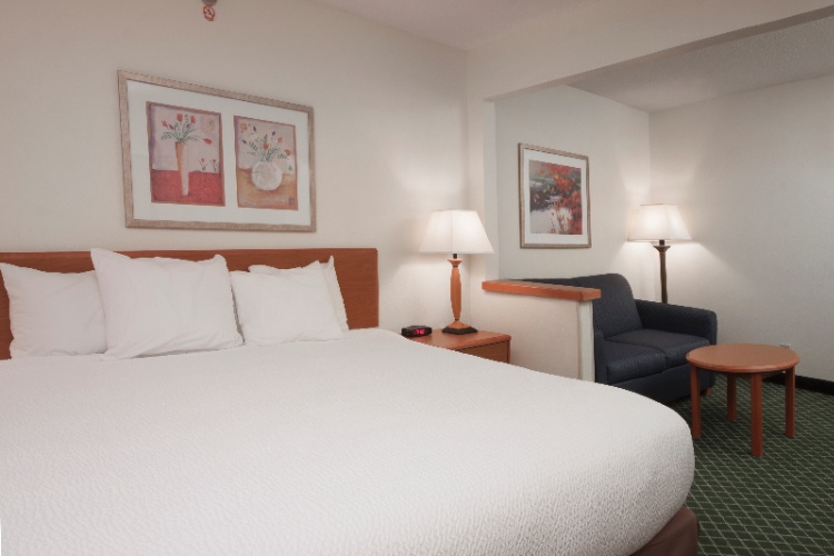 Fairfield Inn by Marriott Coon Rapids - Deluxe Breakfast Buffet