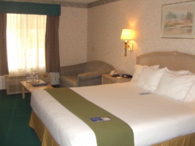 Holiday Inn Express - King Bed