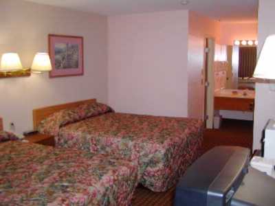 Travelodge - 2 Queen Room
