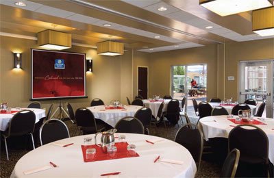 Cambria Suites Maple Grove - 