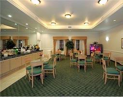 La Quinta Inn & Suites - Free Bright Side Breakfast