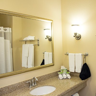 Comfort Suites Magnolia Greens - 