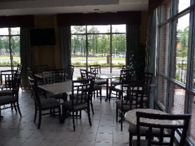 Comfort Suites Magnolia Greens - 
