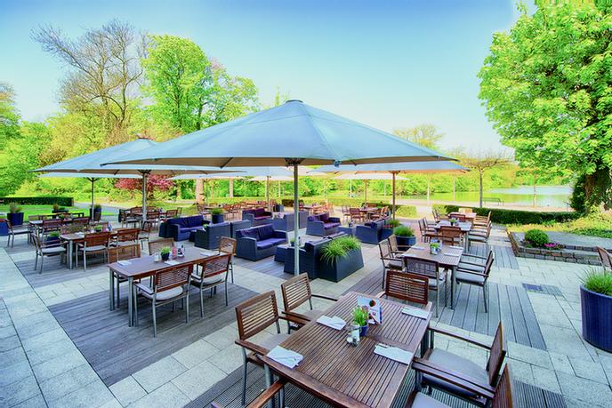 Holiday Inn Cologne Am Stadtwald - Terrace/ Beer Garden