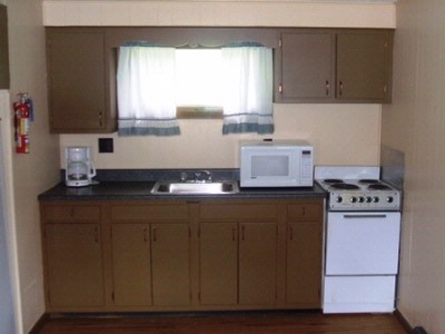 Red Carpet Inn on the Lake - 2 Bedroom Efficiency -kitchen