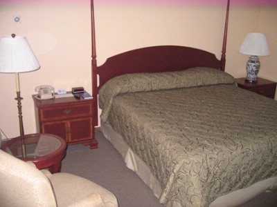 Red Carpet Inn on the Lake - King Room - Roadside