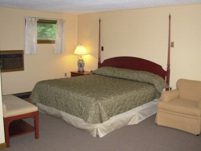 Red Carpet Inn on the Lake - King Efficiency - Lakefront