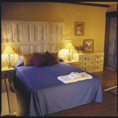 Burbank Furnished Apartments - Queen size bed