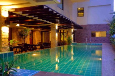 Aspen Suites - Outdoor Swimming Pool