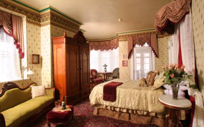 The Queen Victoria B & B - The Dramatic Queen Victoria Room