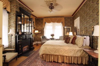 The Queen Victoria B & B - The Popular Osborne Room With Whirlpool Tub & Fireplace