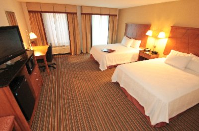 Hampton Inn Hampton Newport News - Two Queen Bed Features 32 Inch Flat Screen Tv Microwave Refrigerator & Free High Speed Internet