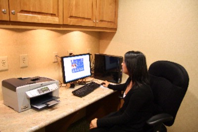 Hampton Inn Hampton Newport News - The Business Center Is Available 24 Hours For You To Print Documents And Boarding Passes Check Email Messages Or Surf The Web.