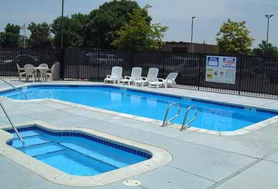 Select Stay Greeley / Evans (formerly Sleep Inn) - Outdoor Pool and Hot Tub