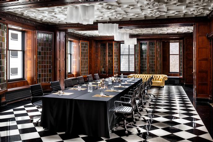 The Blackstone a Renaissance Hotel - Historic English Room