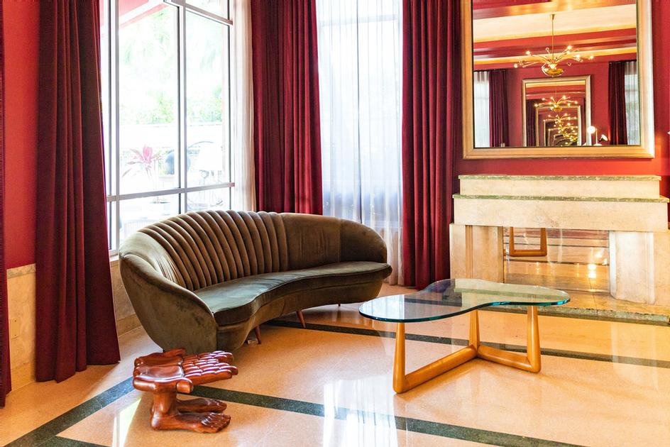 Crest Hotel Suites - 