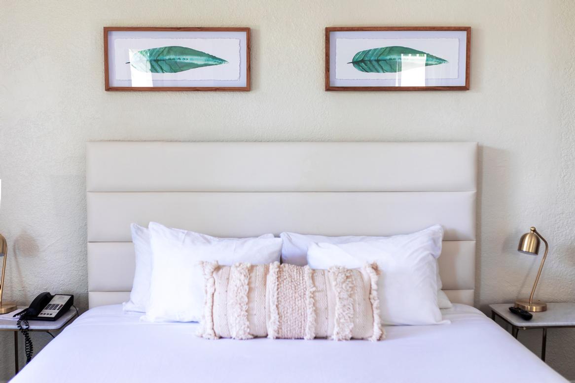 Crest Hotel Suites - 