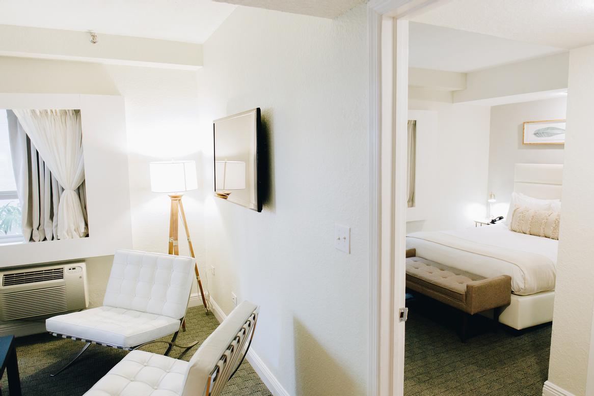Crest Hotel Suites - 