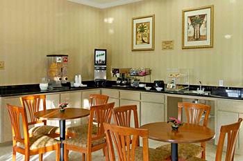 Super 8 Motel - 