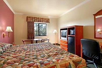Super 8 Motel - 