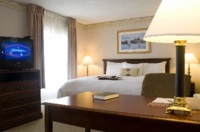 Hampton Inn & Suites - 