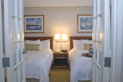 Hampton Inn & Suites - 