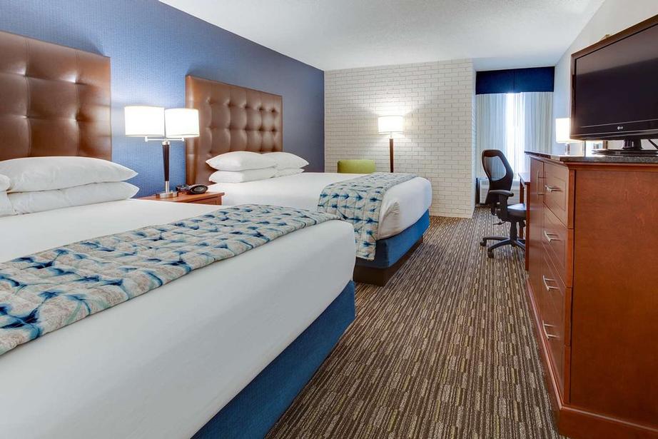Drury Inn & Suites Nashville Airport - 