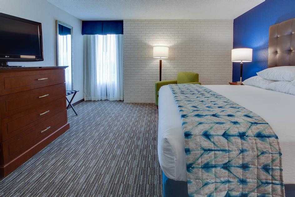 Drury Inn & Suites Nashville Airport - 