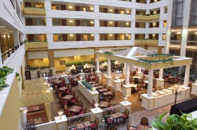 Sheraton Gateway Suites O'hare - Atrium Of Hotel And Luna Grille Restaurant