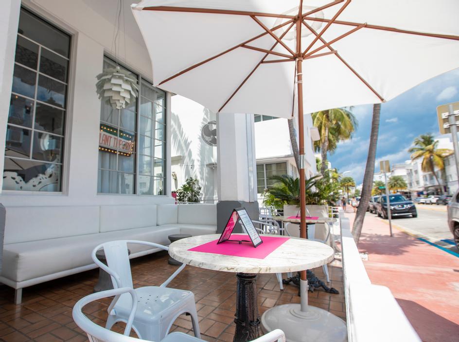 Whitelaw Hotel & Lounge - 