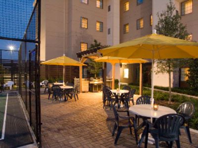 Staybridge Suites - Grill & Sport Court