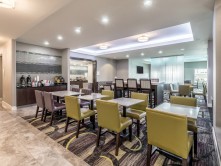 La Quinta Inn at Suites Arlington North 6 Flags Dr - 