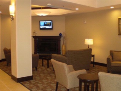 Holiday Inn Express Merced - Lobby Area