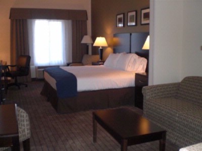 Holiday Inn Express Merced - King Suite