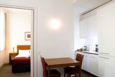 Metro Apartments on Bank Place Melbourne - One Bedroom Apartment - Kitchen