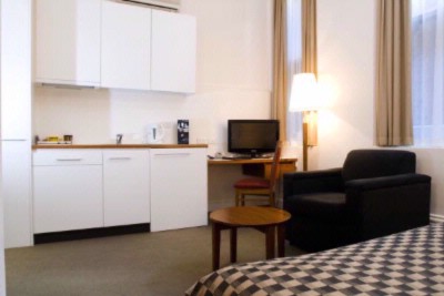 Metro Apartments on Bank Place Melbourne - Studio Apartment - Kitchenette