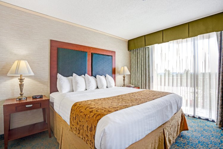 Comfort Inn & Suites Bremerton - 