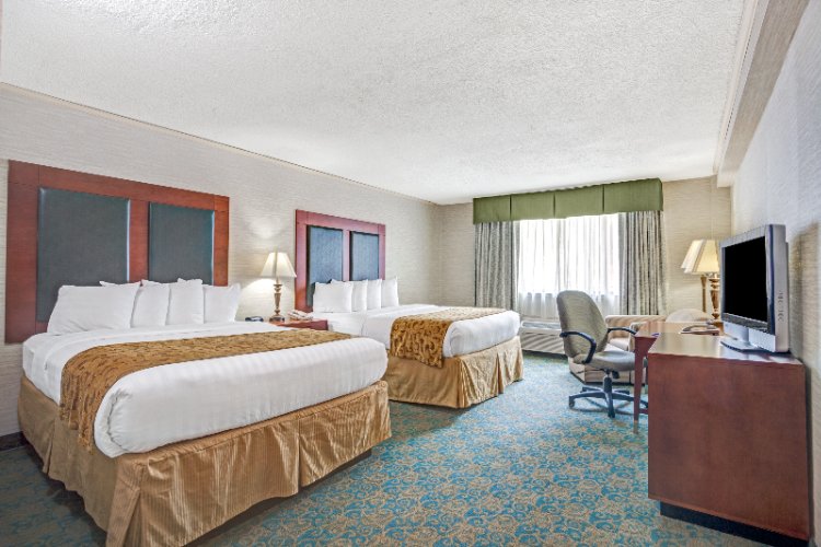 Comfort Inn & Suites Bremerton - 
