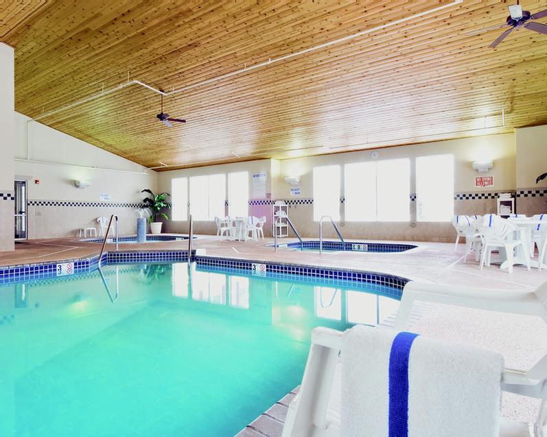 Country Inn & Suites Albertville - 
