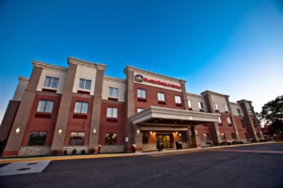 Modern Upscale Hotel Without The Upscale Price!