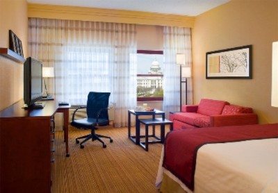 Marriott Courtyard Downtown Providence - King Bed Guestroom With State House View